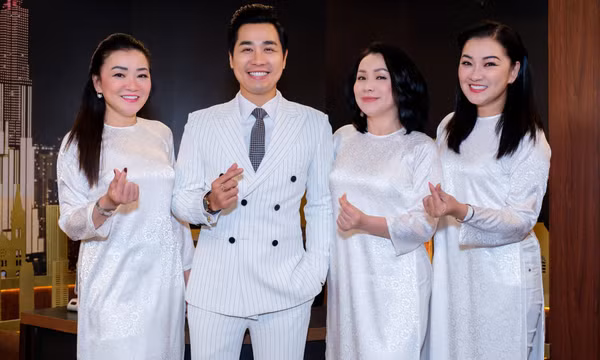 Minh Tú 'Tam ca Áo trắng' làm mẹ đơn thân, nuôi con bệnh tật ở Mỹ