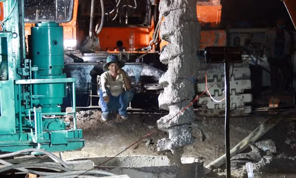 Nhà thầu đã trả toàn bộ chi phí vụ bé trai lọt xuống ống cọc bê tông