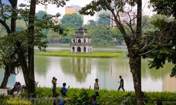Đông Bắc Bộ nhiều mây, có mưa vài nơi, trời rét