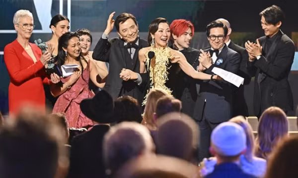 Chiến thắng của 'Everything Everywhere All at Once' trước thềm Oscar