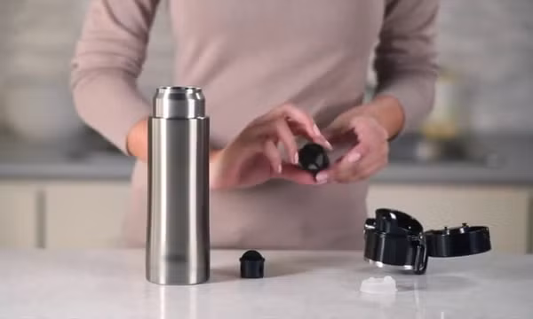 Thực hư đựng trà trong bình giữ nhiệt gây ung thư