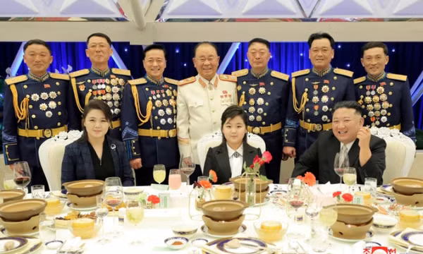Ông Kim Jong-un cùng con gái tham gia sự kiện đặc biệt