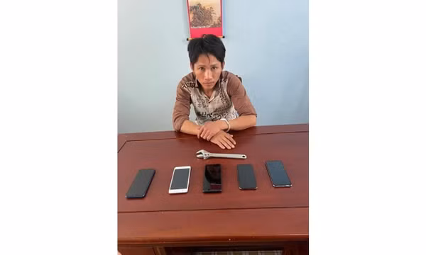 Tên trộm bị bắt khi đang phê ma túy