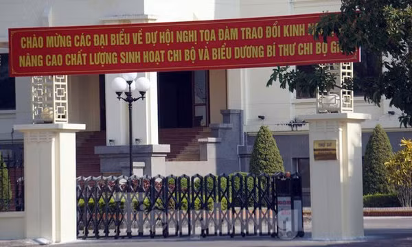 Hải Phòng: Trưởng phòng Nội vụ học đại học khi chưa tốt nghiệp cấp 3