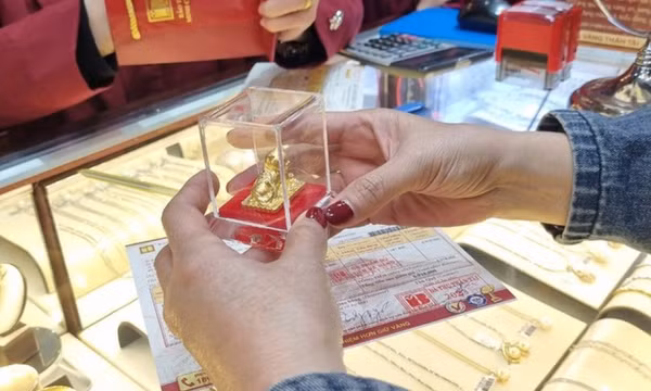 Lỗ hơn 2 triệu đồng/lượng sau khi mua mèo vàng cầu may vía Thần tài