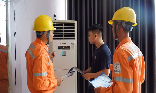 PC Quảng Ninh tuyên truyền sử dụng điện tiết kiệm và xử lý các tình huống hóa đơn tiền điện tăng cao dịp Tết