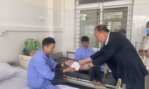 Thăm, động viên các nạn nhân vụ tai nạn lao động tại Công ty Cổ phần sửa chữa tàu biển Nosco ShipYard