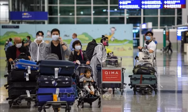 ​Trung Quốc nối lại hoàn toàn hoạt động đi lại với Hong Kong, Macau (Trung Quốc)