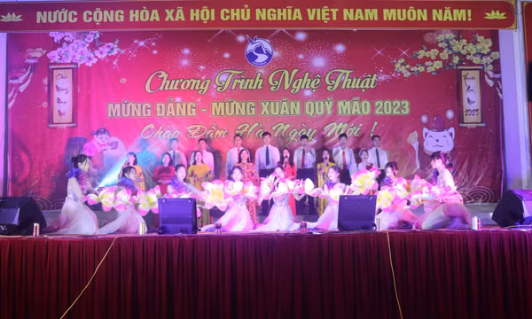 Tự hào chặng đường 93 năm
