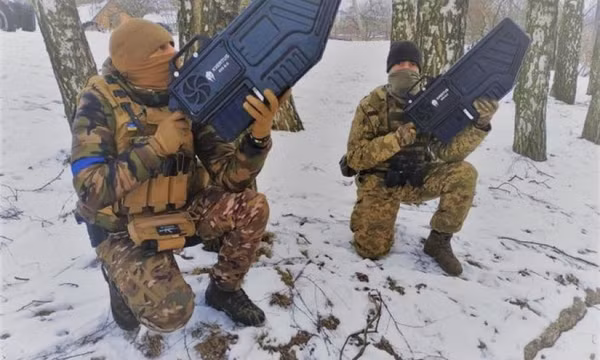 Ukraine dùng súng công nghệ cao để ‘đóng băng’ máy bay không người lái Nga