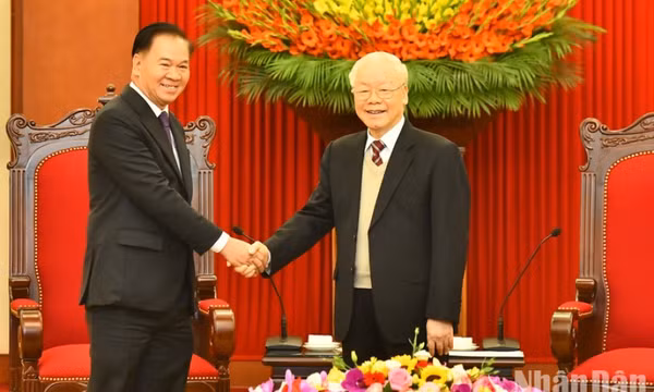 Tổng Bí thư Nguyễn Phú Trọng tiếp Chánh Văn phòng Trung ương Đảng Nhân dân Cách mạng Lào
