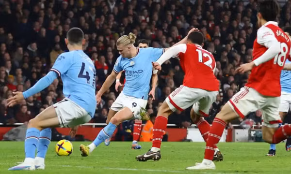 Man City chiếm đỉnh bảng từ Arsenal