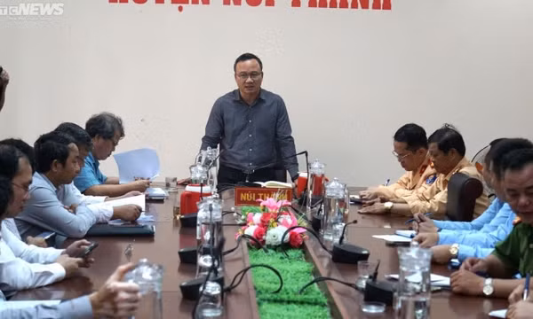 Tai nạn thảm khốc làm 8 người chết: Xe khách chạy vào đường cấm, quá tốc độ