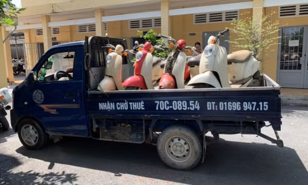 Tạm giữ tài xế ô tô chở 4 xe Scoopy nhập lậu