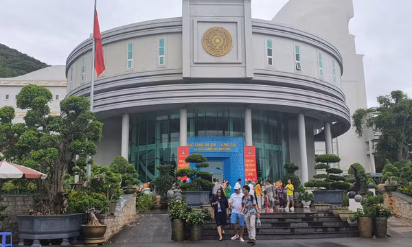 Thăm Bảo tàng Bà Rịa - Vũng Tàu 