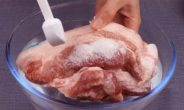 Mẹo rã đông thịt thật nhanh mà không mất chất, mất ngon