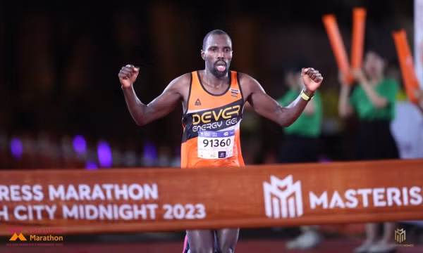Runner Kenya tiếc nuối dù phá kỷ lục VnExpress Marathon