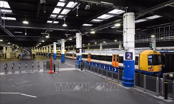 Vận tải đường sắt tại Anh bị gián đoạn nghiêm trọng do nhân viên lái tàu đình công