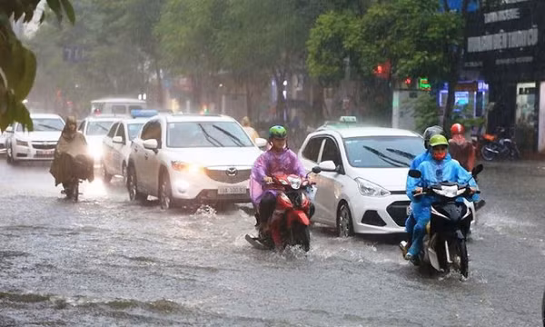 Không khí lạnh tiếp tục gây mưa to và dông ở các tỉnh miền trung