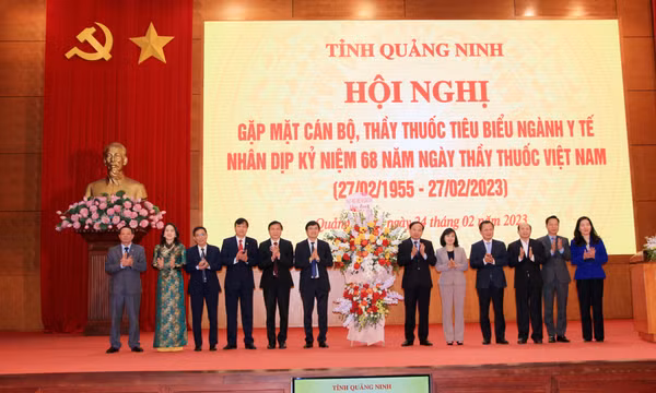 Tỉnh Quảng Ninh gặp mặt, tri ân cán bộ, thầy thuốc tiêu biểu ngành Y tế