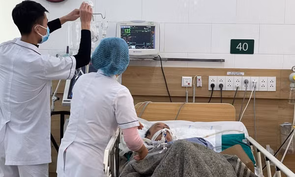 Tăng cường kiểm tra an toàn thực phẩm với sản xuất, kinh doanh rượu