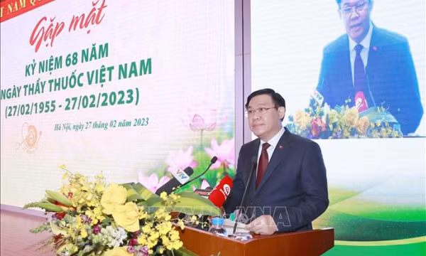 Chủ tịch Quốc hội Vương Đình Huệ dự Gặp mặt kỷ niệm 68 năm Ngày Thầy thuốc Việt Nam