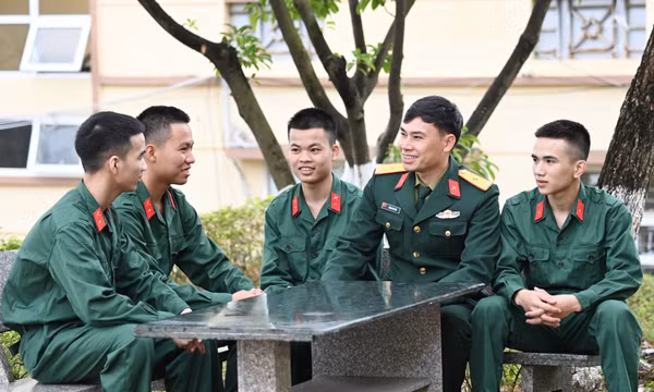 Giúp chiến sĩ mới hòa nhập với môi trường quân ngũ