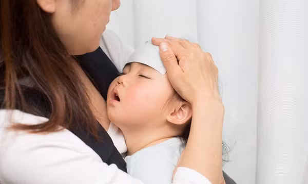 Dấu hiệu co giật do sốt ở trẻ nhỏ