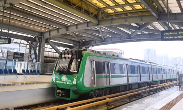 Tàu Cát Linh - Hà Đông dừng đột ngột giữa đường