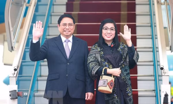 Thủ tướng lên đường thăm chính thức Singapore và Brunei Darussalam