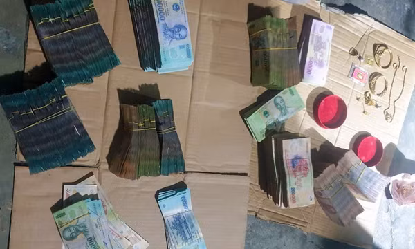 Chồng trộm hơn 2,3 tỷ đồng của vợ trong két sắt