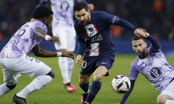 Lionel Messi cân nhắc rời bỏ bóng đá châu Âu