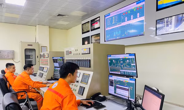 Robot hàn tự động được ứng dụng trong sản xuất ô tô tại Nhà máy ô tô Thành Công Việt Hưng.