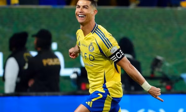 Ronaldo ký siêu hợp đồng với Al-Nassr, chờ bàn 1.000