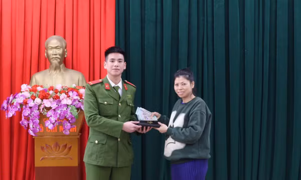 Nhặt được hơn 70 triệu đồng, chiến sĩ công an trả lại thai phụ đánh rơi