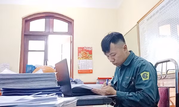 Thạc sĩ xung phong nhập ngũ