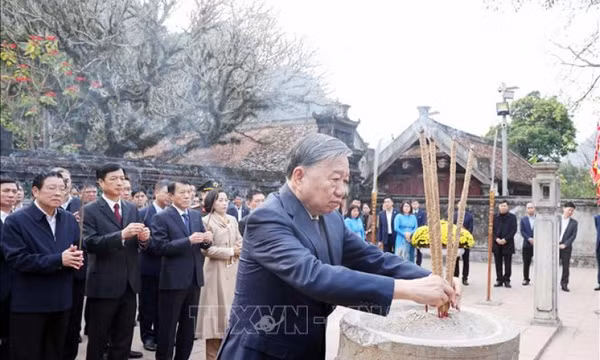 Tổng Bí thư Tô Lâm dâng hương tại Khu Di tích Quốc gia đặc biệt Cố đô Hoa Lư