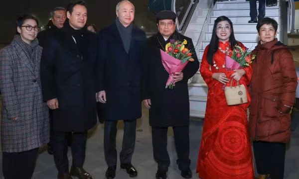 Thủ tướng Phạm Minh Chính và Phu nhân tới Thụy Sĩ tham dự Hội nghị WEF Davos và làm việc song phương