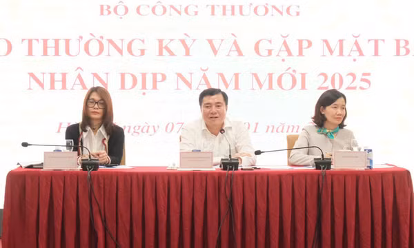Thời gian điều chỉnh giá điện từ 3 tháng còn 2 tháng/lần, giao EVN làm điện hạt nhân Ninh Thuận
