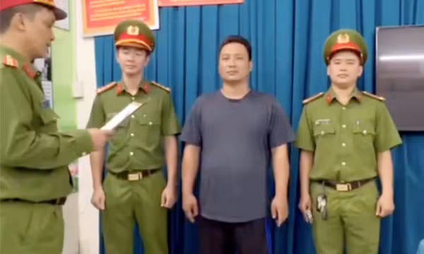 Người chặn đầu, đập kính ôtô bị tạm giữ