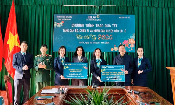 BIDV Quảng Ninh tặng 200 suất quà Tết cho quân và dân trên huyện Cô Tô