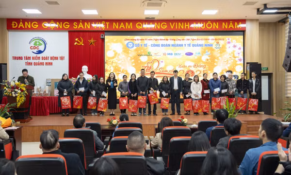 Tết sum vầy - Xuân ơn Đảng cho nhân viên y tế