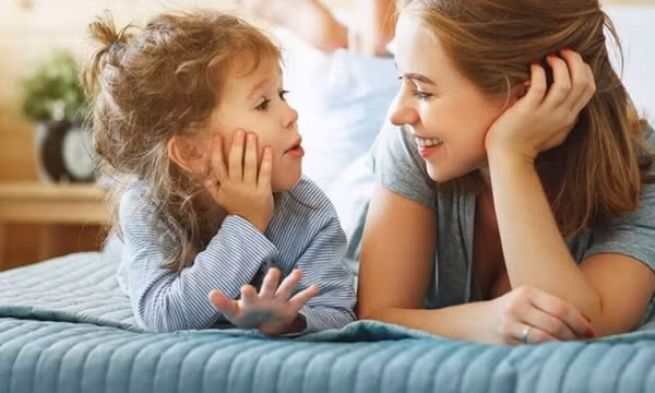4 điều cha mẹ nên dạy con cách giao tiếp lịch thiệp