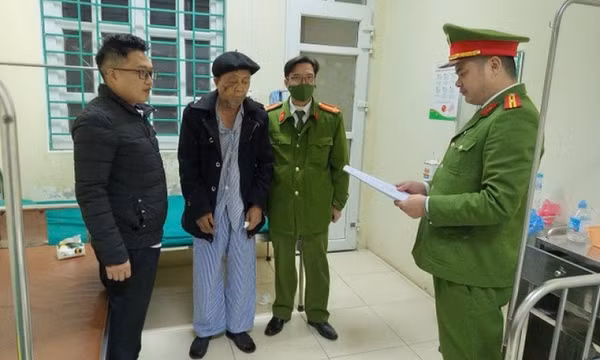 Bắt giam ông lão 75 tuổi dùng dao giết vợ