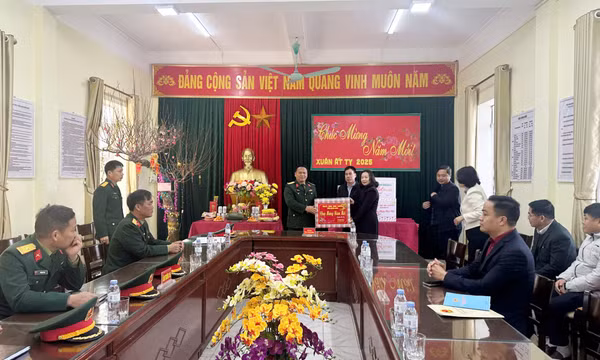 Phó Chủ tịch Thường trực HĐND tỉnh thăm, chúc Tết tại huyện Bình Liêu
