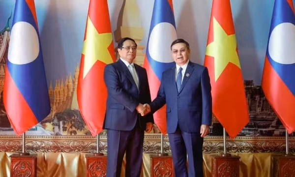 Thủ tướng Phạm Minh Chính hội kiến Chủ tịch Quốc hội Lào Saysomphone Phomvihane