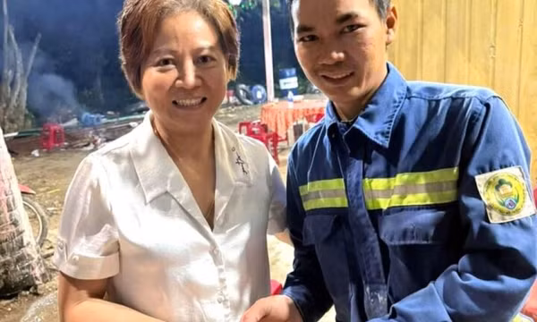 Công nhân môi trường tìm lại trang sức trị giá 1 tỷ đồng cho người dân vứt nhầm