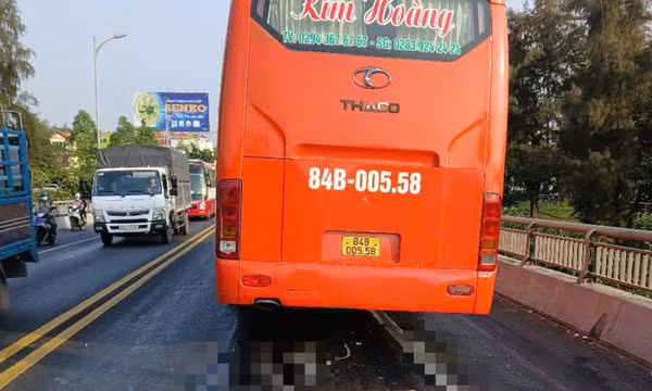 Tai nạn chết người trên cầu Rạch Miễu, kẹt xe kéo dài 10km