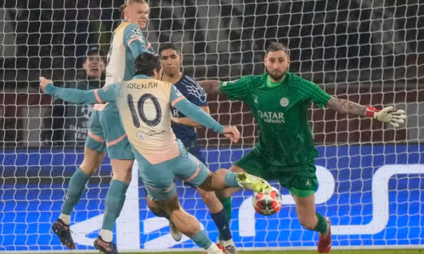 Thua ngược PSG, Man City rơi xuống nhóm bị loại Champions League