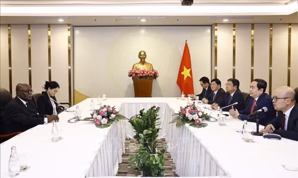 Chủ tịch Quốc hội Trần Thanh Mẫn tiếp Chủ tịch Liên minh Nghị viện Pháp ngữ